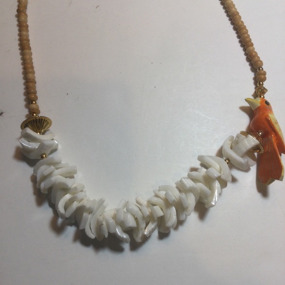 VTG Shell & Wooden Bead Necklace With Hand Carved Wooden Parrot - Picture 8 of 10